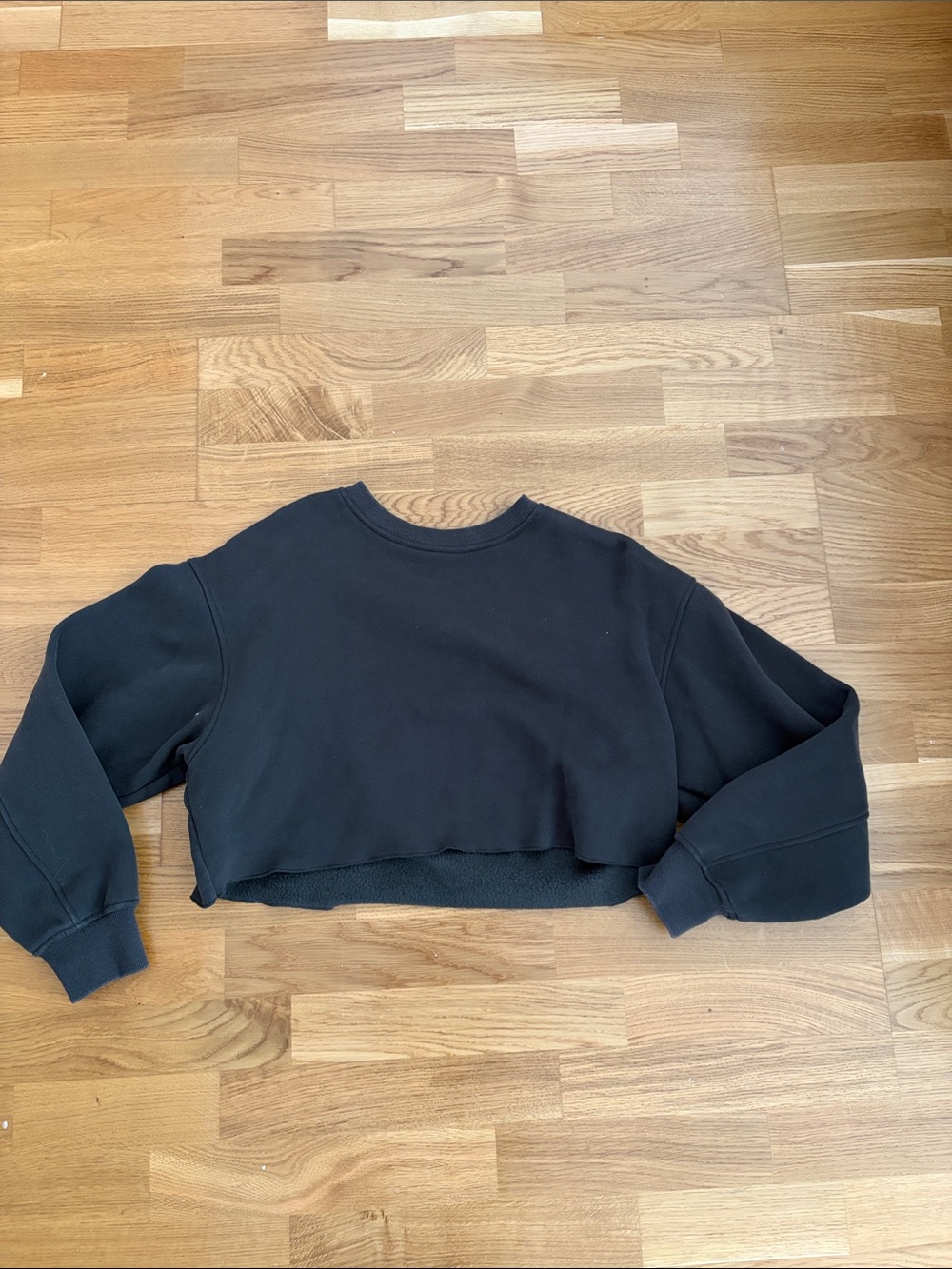 Women’s Black Cropped Sweatshirt